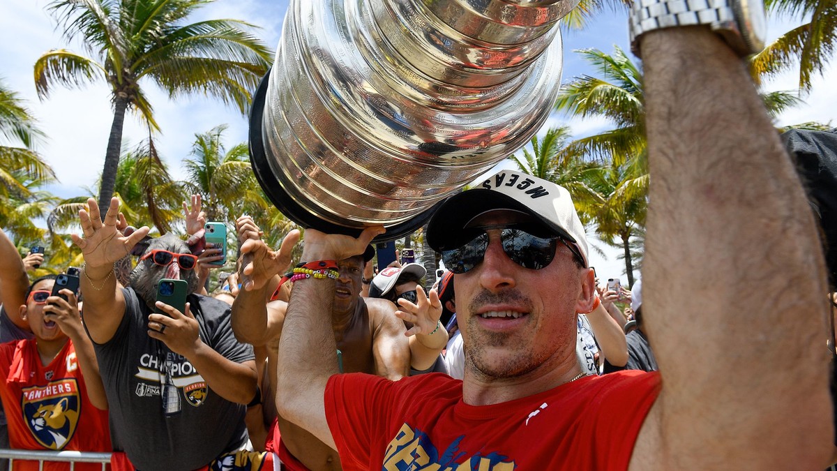 Brad Marchand počas osláv s fanúšikmi.