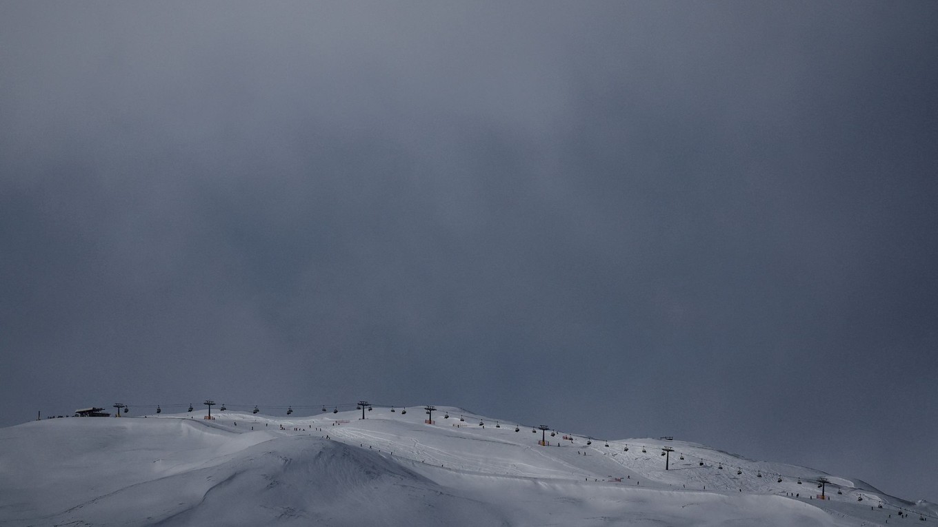 Pohľad na svah v Cortine pred ZOH 2026.
