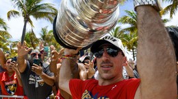 Brad Marchand počas osláv s fanúšikmi.