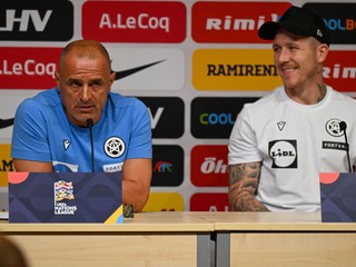 Hlavný tréner futbalovej reprezentácie Slovenska Francesco Calzona a slovenský reprezentant Juraj Kucka počas tlačovej konferencie pred zápasom Estónsko - Slovensko.