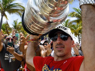 Brad Marchand počas osláv s fanúšikmi.