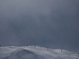 Pohľad na svah v Cortine pred ZOH 2026.