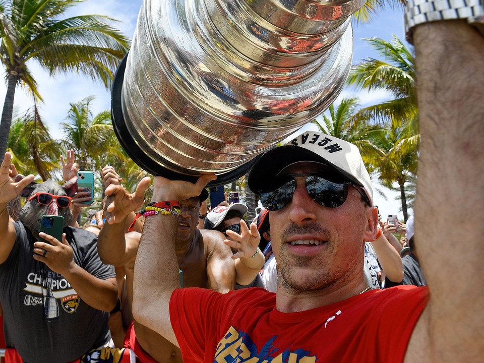 Brad Marchand počas osláv s fanúšikmi.