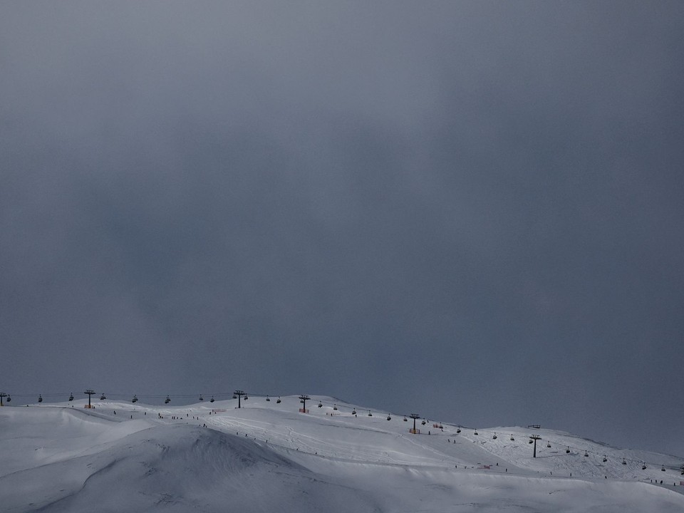Pohľad na svah v Cortine pred ZOH 2026.
