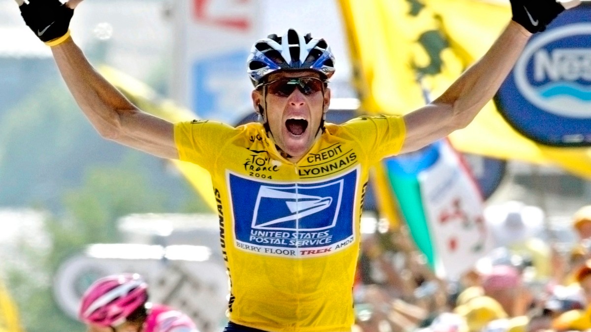 Lance Armstrong po jednom zo svojich víťazstiev na Tour de France.