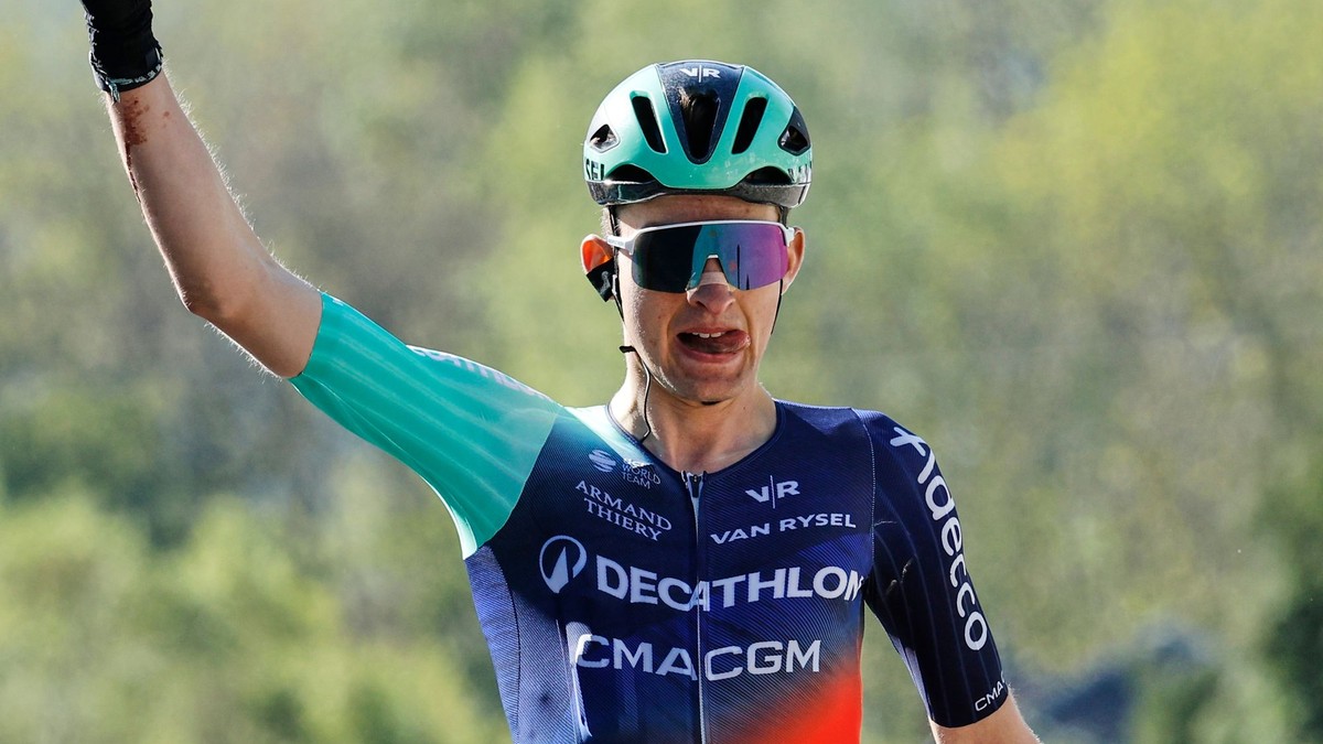 Francúzsky cyklista Paul Seixas sa stal víťazom pretekov Valónsky šíp 2026.