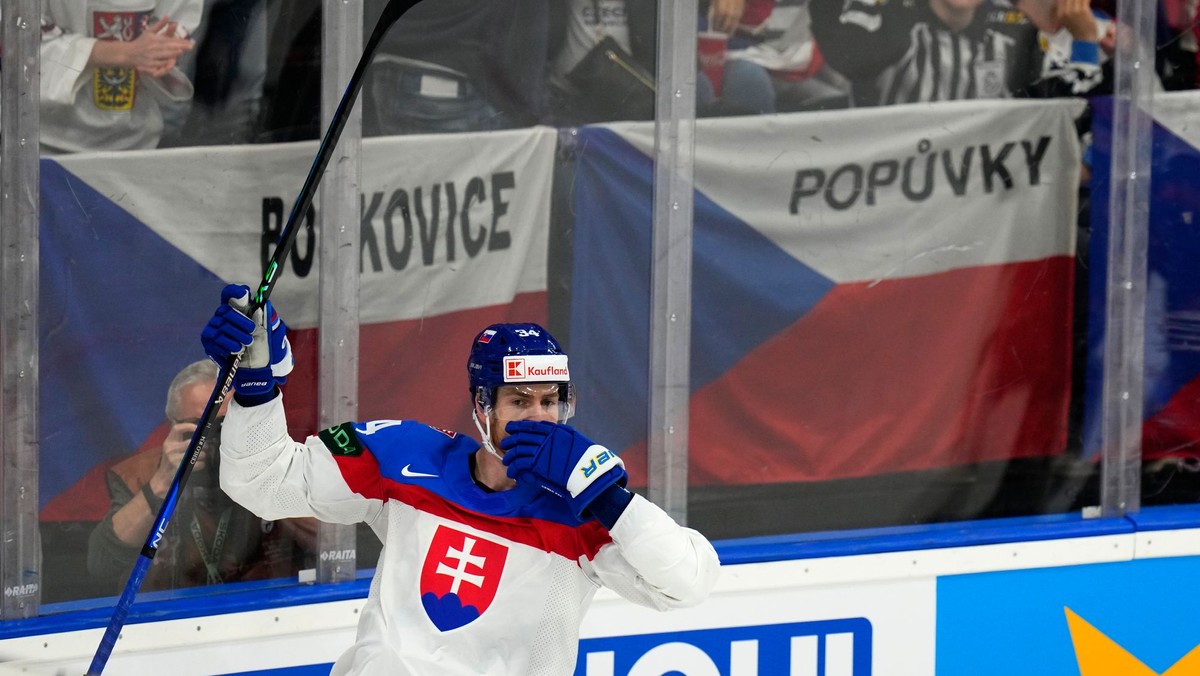 Peter Cehlarik oslavuje gól v zápase Slovensko - Kanada vo štvrťfinále MS v hokej 2024. 