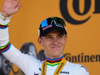 Remco Evenepoel sa raduje z výhry v 16. etape Tour de France 2026.