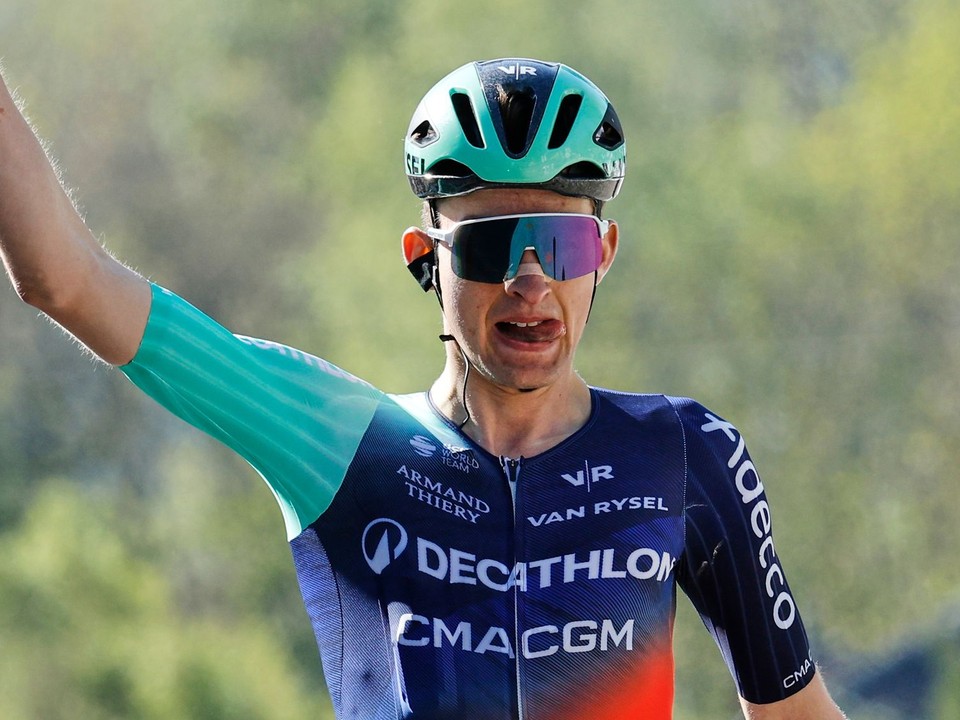 Francúzsky cyklista Paul Seixas sa stal víťazom pretekov Valónsky šíp 2026.