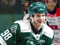 Slovenský hokejista Marián Studenič v službách Färjestadu.