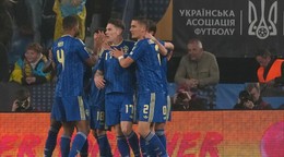 Švédsky futbalista Viktor Gyökeres sa raduje z gólu.