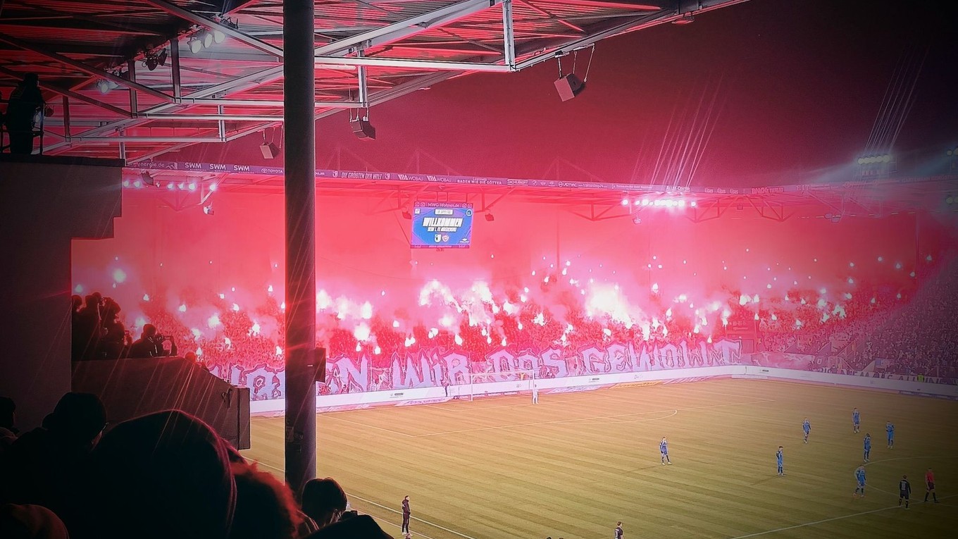 Fanúšikovia 1. FC Magderburg.