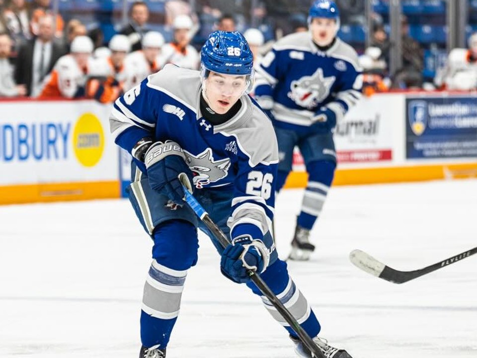 Ján Chovan (vľavo) v drese Sudbury Wolves.