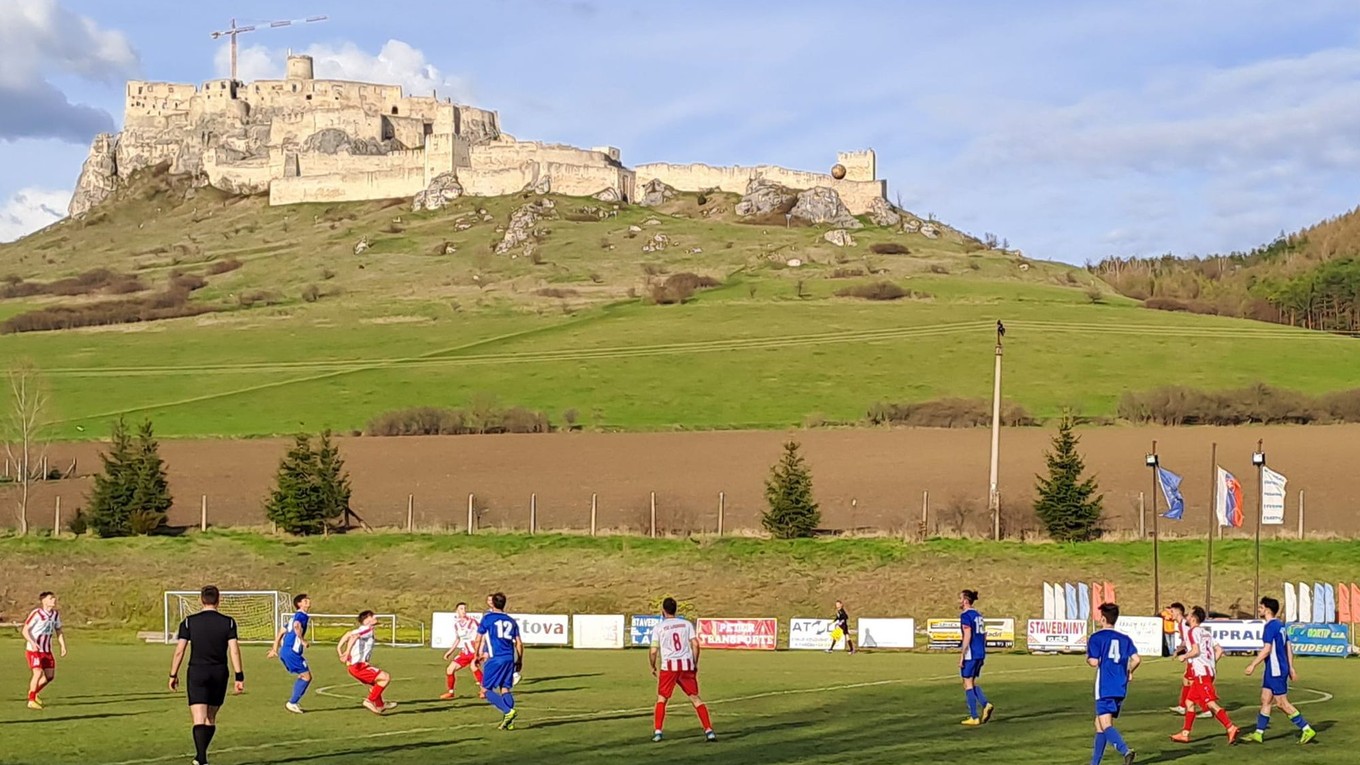 Spišské Podhradie hráva domáce zápasy v peknej scenérii Spišského hradu.