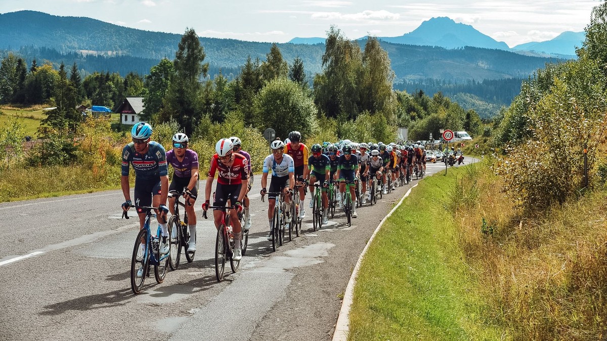 Pelotón v 3. etape Okolo Slovenska 2026