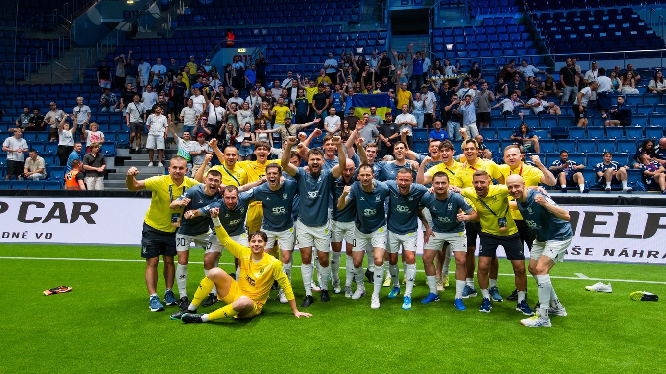 Reprezentanti Ukrajiny sa tešia z víťazstva.