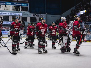 Oslavujúci hráči HC Sparta Praha.
