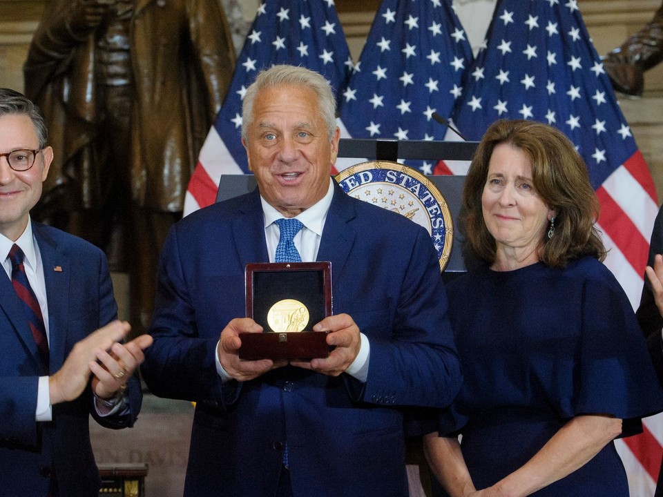 Greg LeMond si prevzal Zlatú medailu Kongresu USA. 