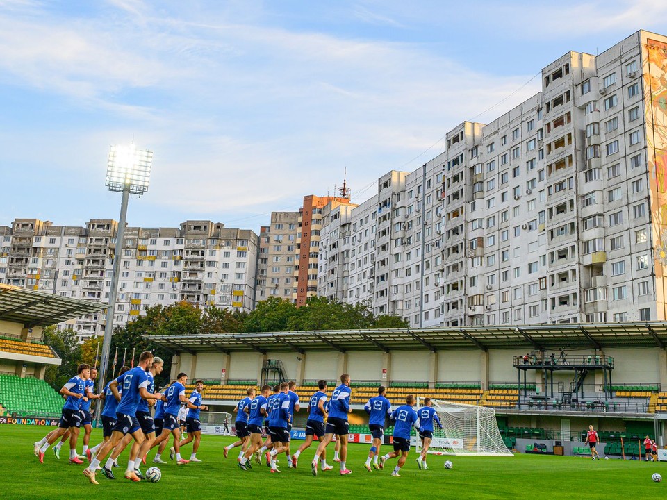 Tréning slovenskej futbalovej reprezentácie pred utorňajším zápasom C-divízie Ligy národov Moldavsko - Slovensko.