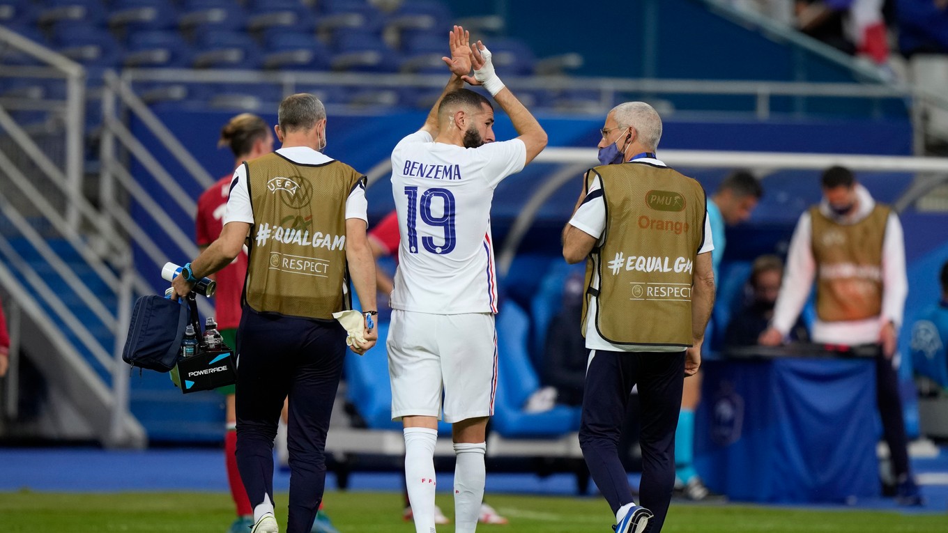 Karim Benzema sa zranil v zápase Francúzsko - Bulharsko pred EURO 2020.
