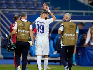Karim Benzema sa zranil v zápase Francúzsko - Bulharsko pred EURO 2020.