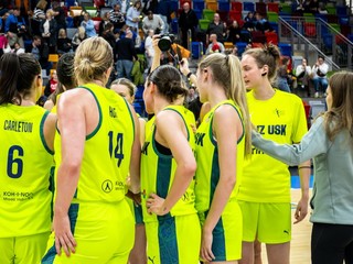 Basketbalistky ZVVZ USK Praha.
