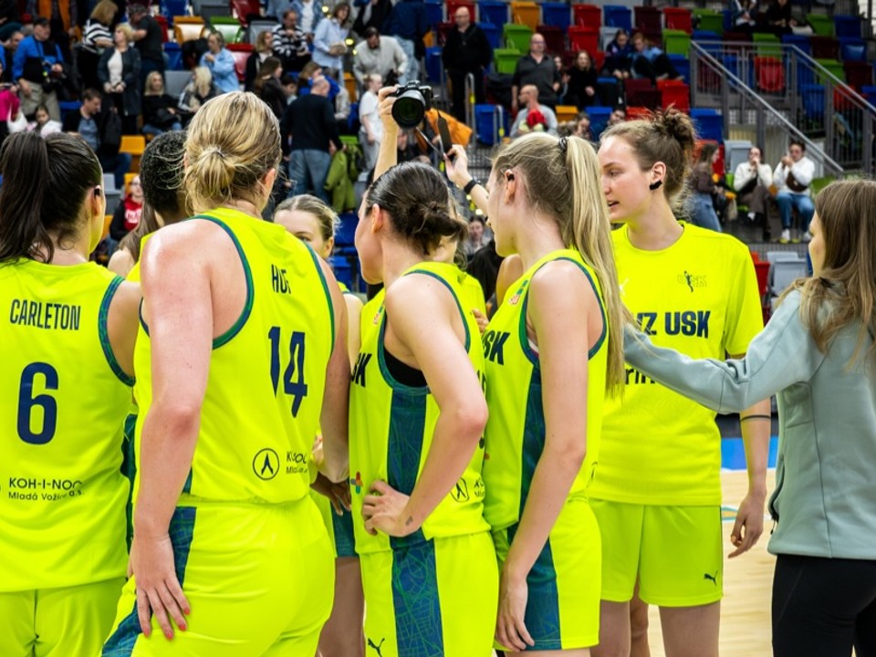 Basketbalistky ZVVZ USK Praha.