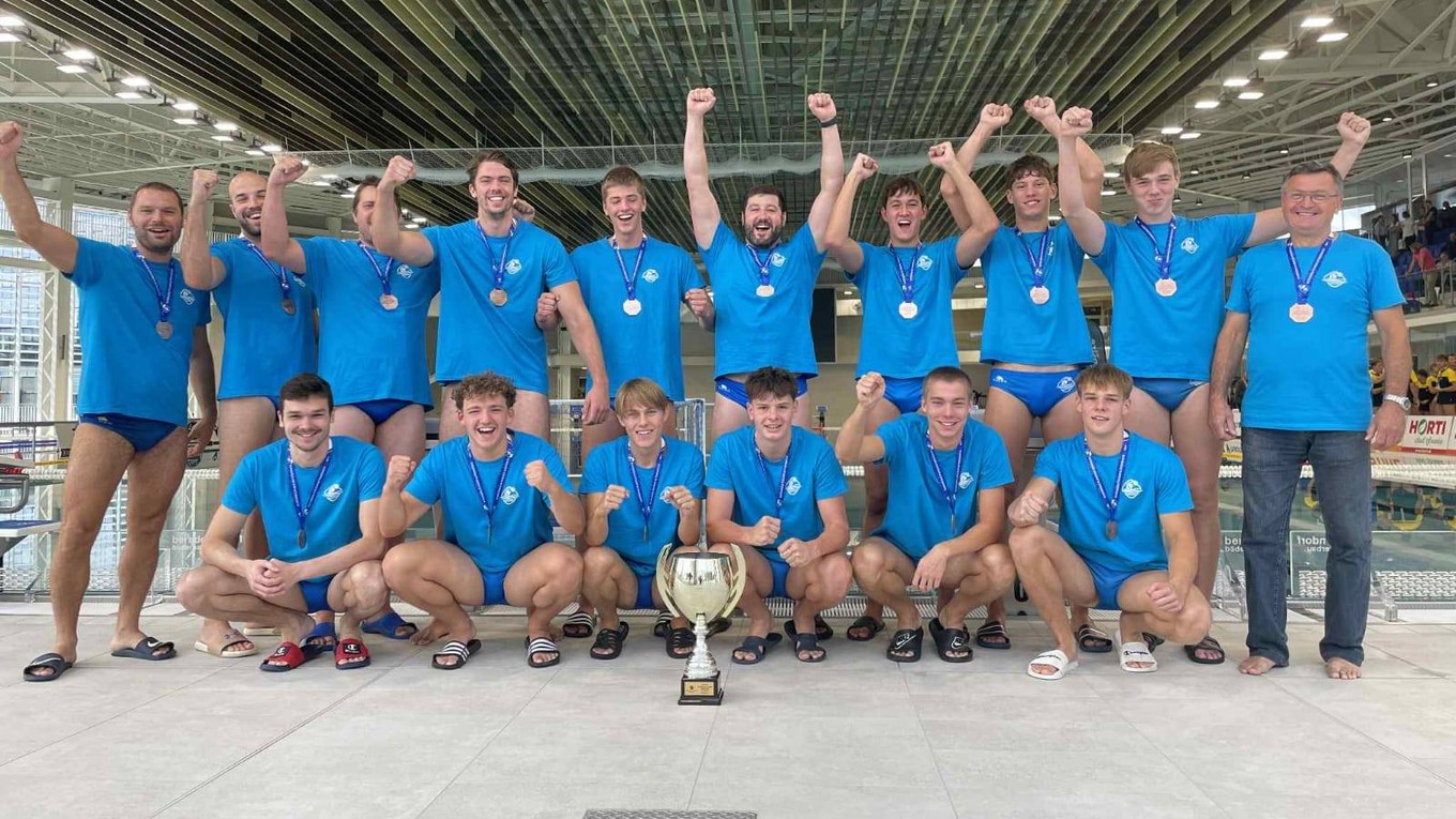 ŠK Hornets Košice oslavujú triumf v Slovenskom pohári.