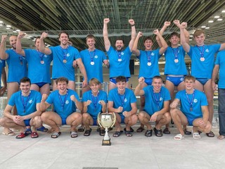 ŠK Hornets Košice oslavujú triumf v Slovenskom pohári.