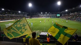Fanúšikovia povzbudzujú počas odvetného zápasu 1. predkola Európskej ligy.