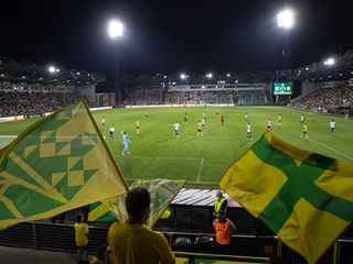 Fanúšikovia povzbudzujú počas odvetného zápasu 1. predkola Európskej ligy.