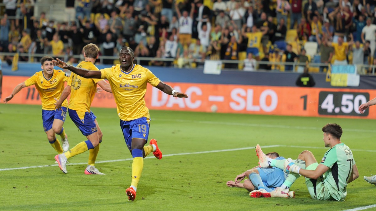Na snímke hráč Alioune Sylla (DAC) sa teší z gólu počas zápasu 7. kola futbalovej Niké ligy FC DAC 1904 Dunajská Streda - ŠK Slovan Bratislava v Dunajskej Strede.