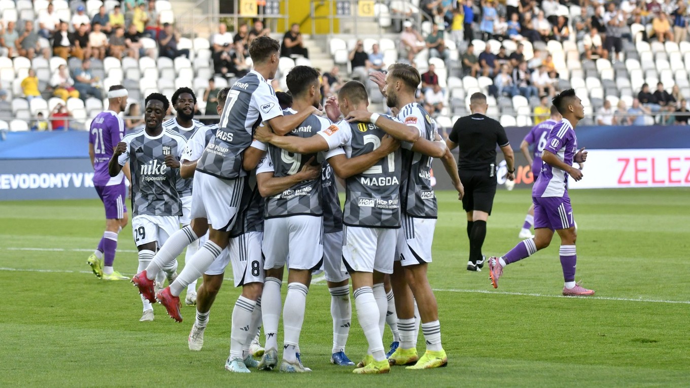 Radosť hráčov FC Košice po góle v zápase 7. kola futbalovej Niké ligy FC Košice - KFC Komárno.