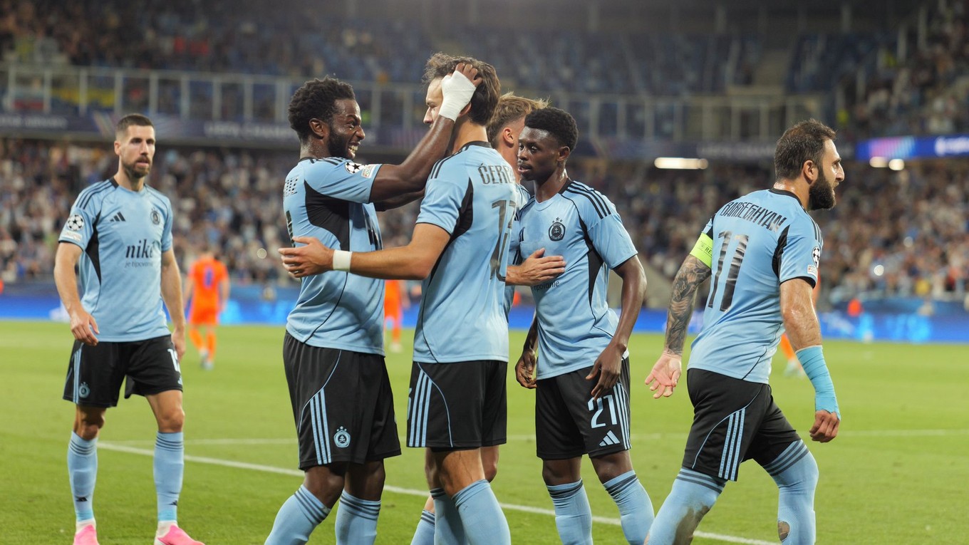 Uprostred vpravo Roman Čerepkai (Slovan) sa teší z gólu na 1:0 počas prvého zápasu play off Ligy majstrov vo futbale ŠK Slovan Bratislava - NK Celje.