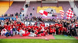 Hráči Banskej Bystrice sa tešia z postupu.