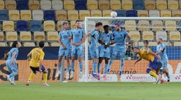 Na snímke hráč Ammar Ramadan (DAC) strieľa počas zápasu 7. kola futbalovej Niké ligy FC DAC 1904 Dunajská Streda - ŠK Slovan Bratislava.
