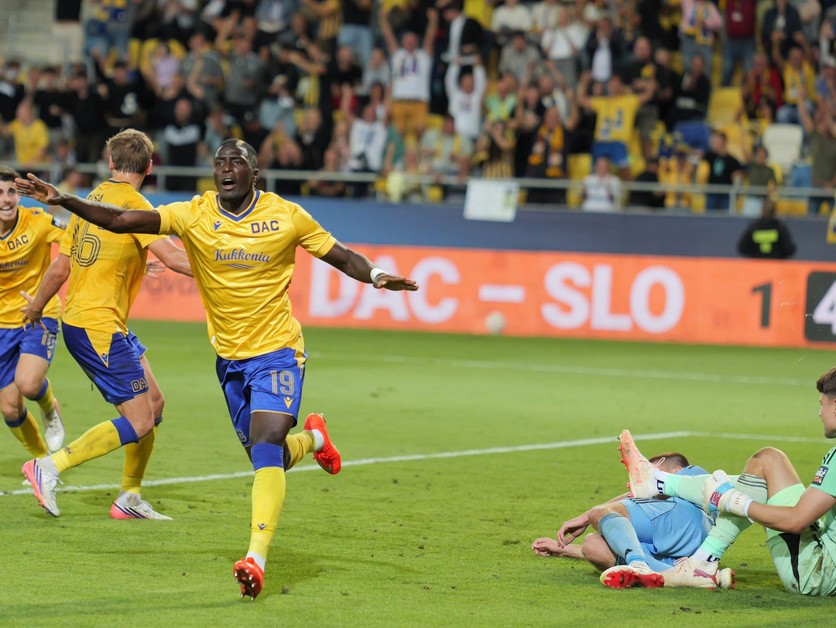 Na snímke hráč Alioune Sylla (DAC) sa teší z gólu počas zápasu 7. kola futbalovej Niké ligy FC DAC 1904 Dunajská Streda - ŠK Slovan Bratislava v Dunajskej Strede.