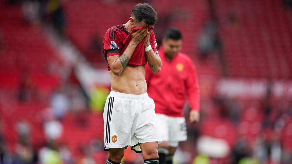 Manchester United Players in Scuffle Following Loss to Brighton: Captain Bruno Fernandes Criticizes Teammate and Internal Investigation Launched – The Latest News