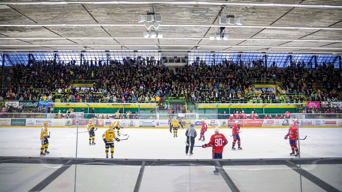 Vsetín Hockey Team Forgets Player at Gas Station, Still Wins Match 2-0