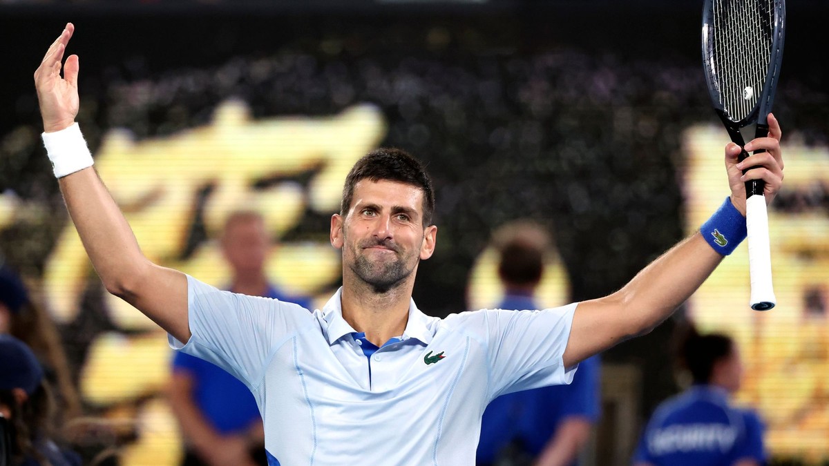 Open d'Australie 2024 Novak Djokovic détruit son adversaire avec deux