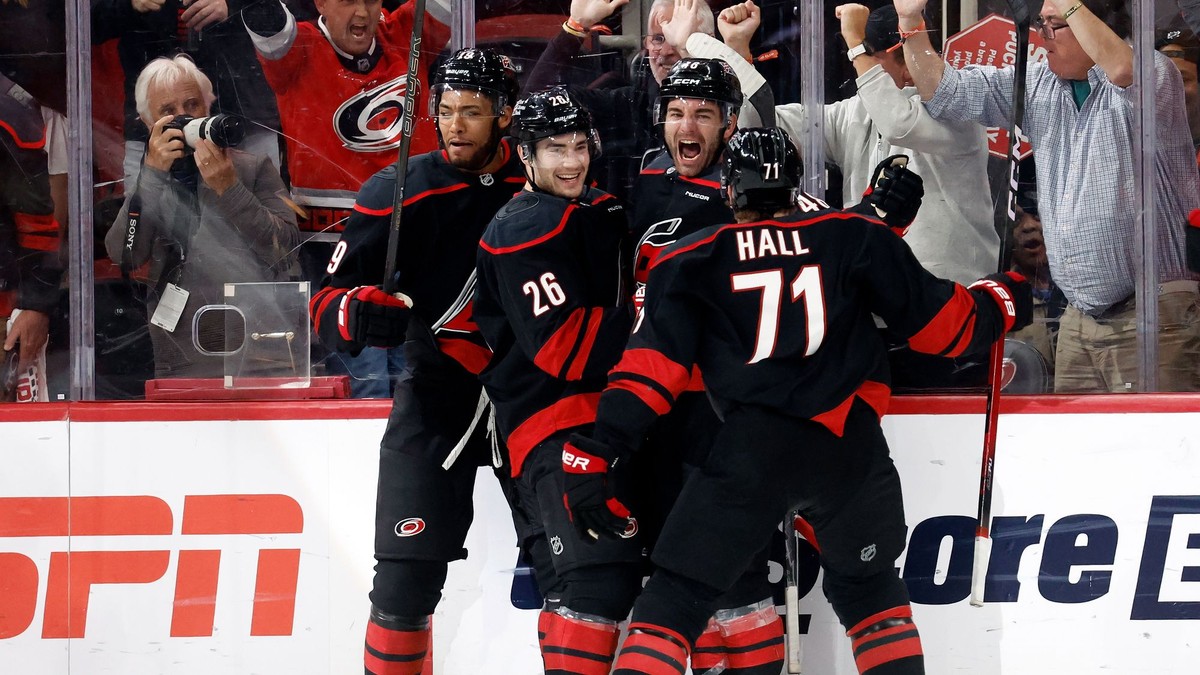 Philadelphia Flyers take 2-0 series lead with gritty overtime win over Carolina Hurricanes