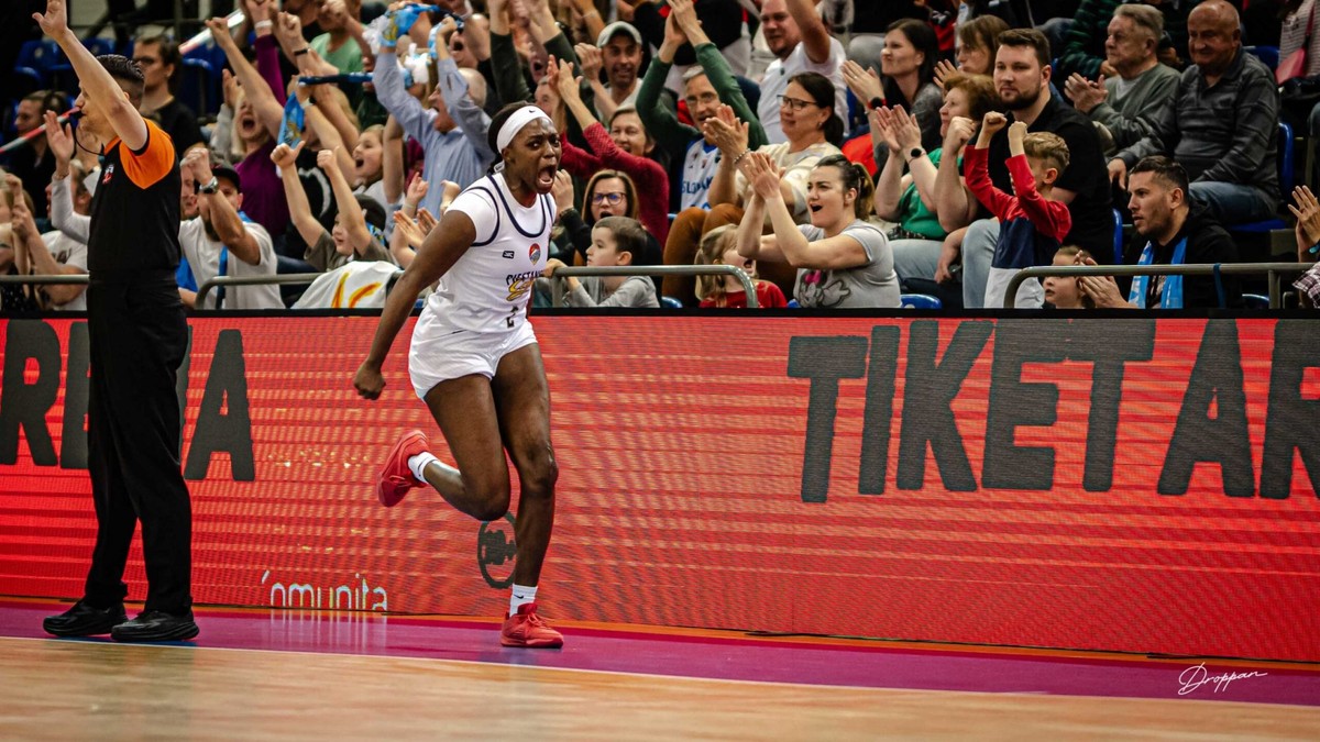 Americká basketbalistka Ke'Shunan Jamesová.