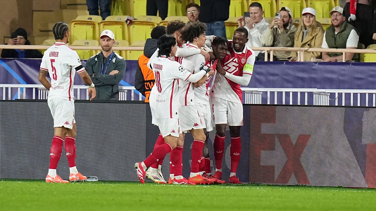 Futbalisti AS Monaco po strelení gólu.