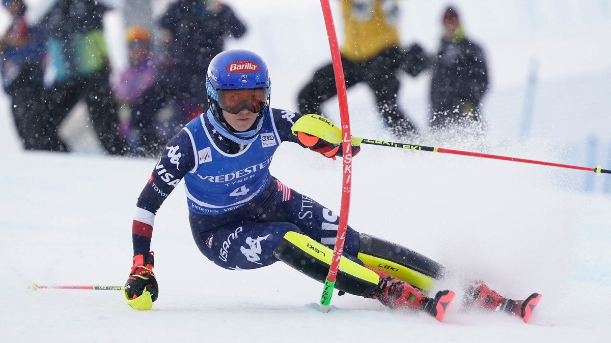 Mikaela Shiffrinová počas slalomu v talianskom Sestriere.