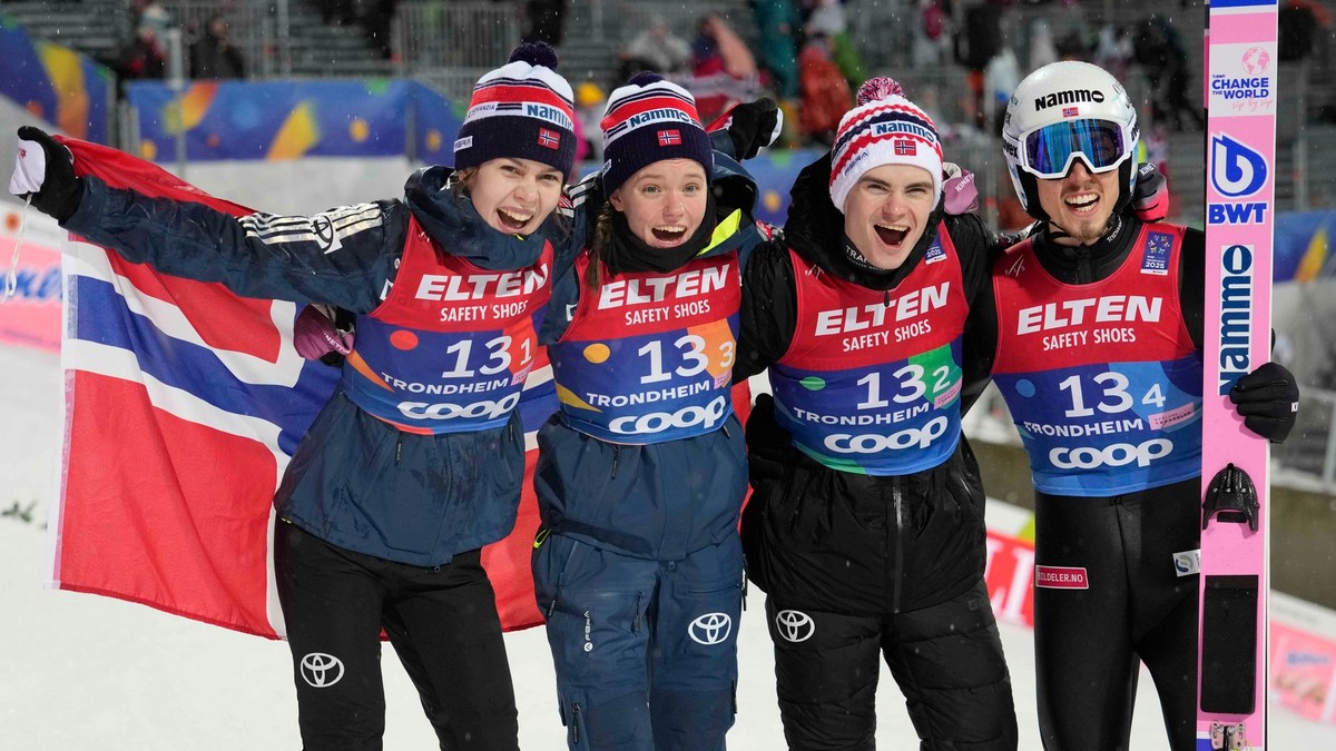 Nórski skokani na lyžiach sa radujú z triumfu