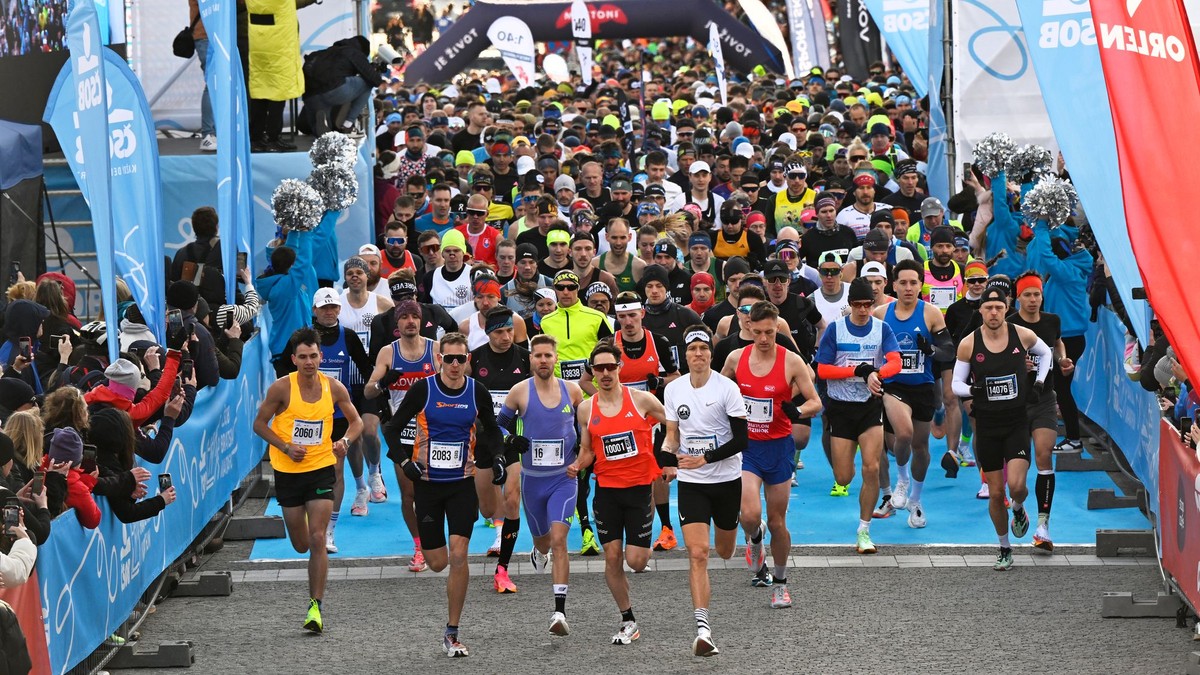 Pretekári počas štartu jubilejného 20. ročníka ČSOB Bratislava maratónu
