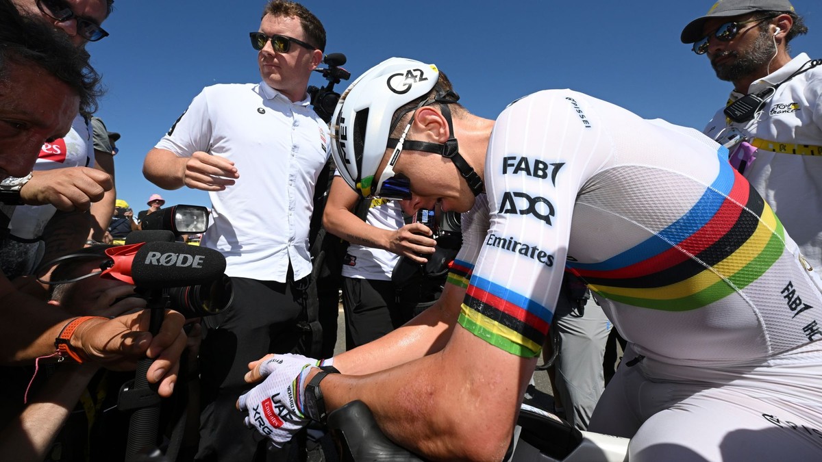 Tadej Pogačar v cieli 7. etapy na Tour de France 2025. 