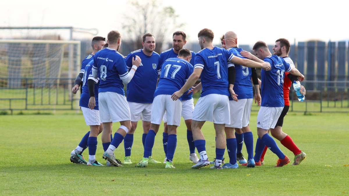 Futbalisti OFK Dlhé Klčovo.