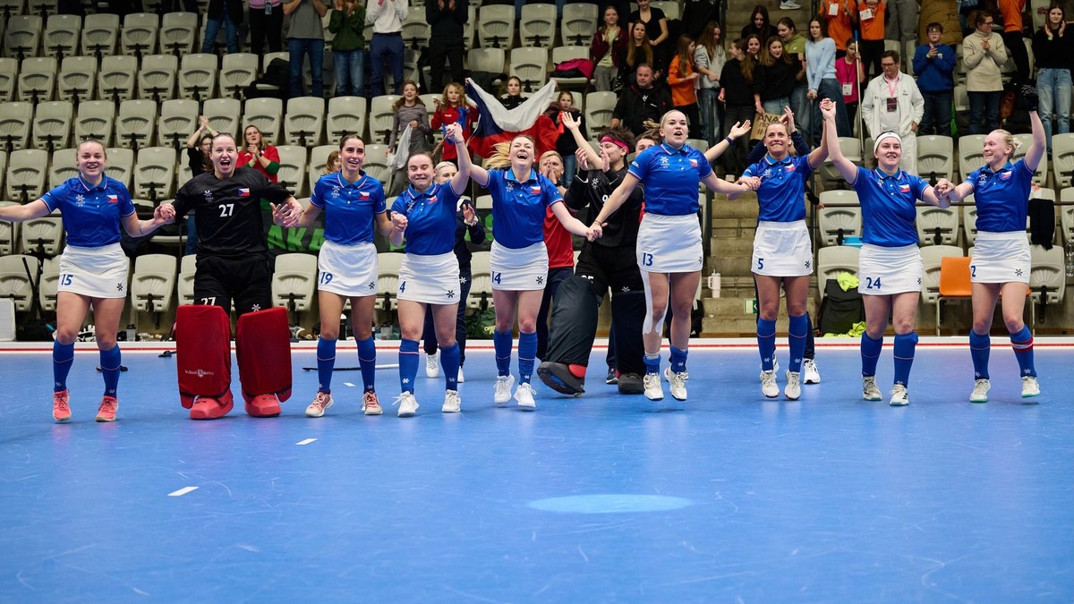 České pozemné hokejistky po výhre v semifinále ME.