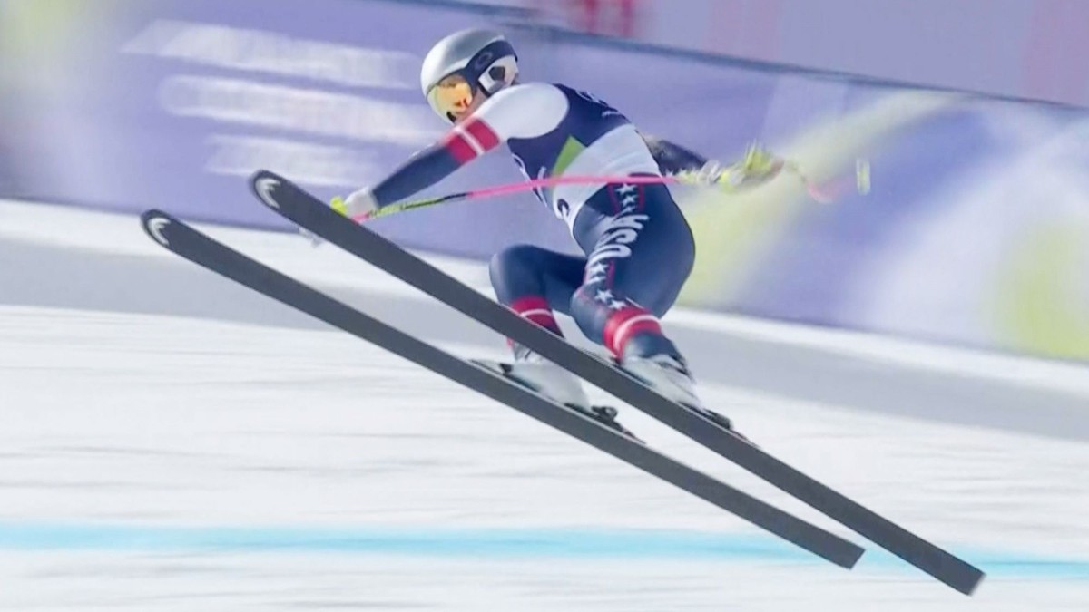 Lindsey Vonnová padá v zjazde.